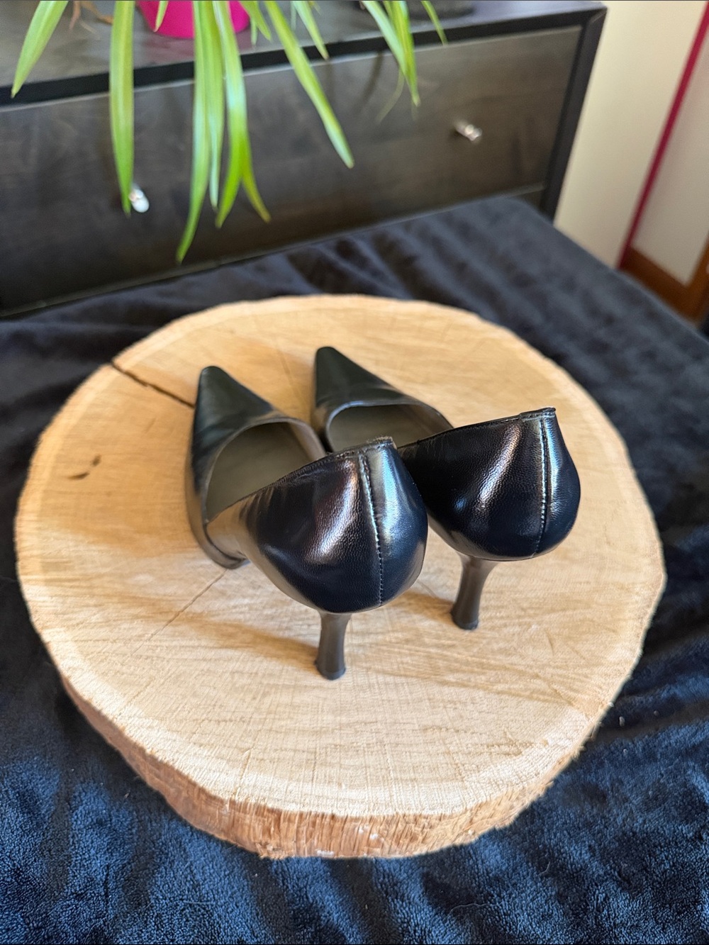 Roberto Vianni Classic Black Pointed-Toe Stiletto Heels - Picture 4 of 7